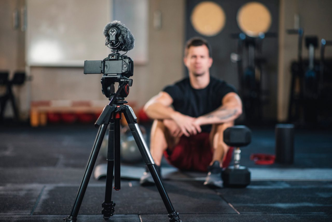 fitness vlogger making a video of himself at the gym